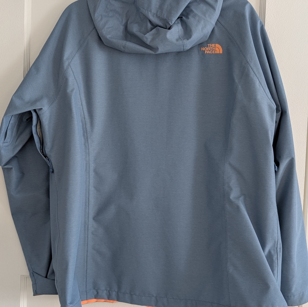 The North Face Women's Alta Vista Rain Jacket - Picture 5 of 5